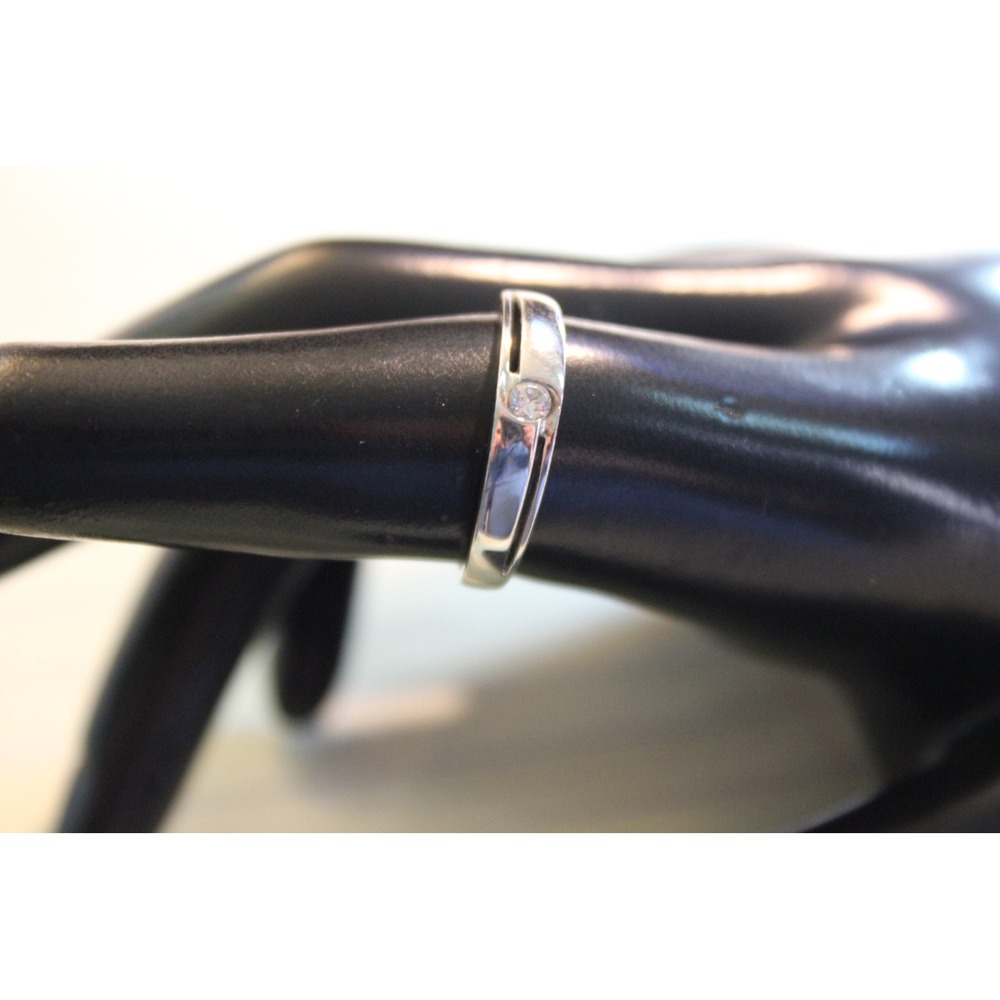 Valtera Sterling Silver 925 Cubic Zirconia Tension Set Split Shank Ring Size 7.5